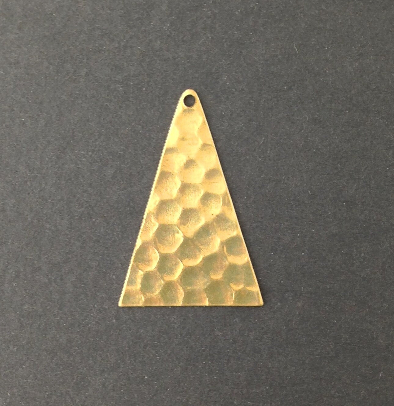 1 Hole Raw Brass Geometric Narrow Hammered Triangle Pendant Charm (6) mtl512E