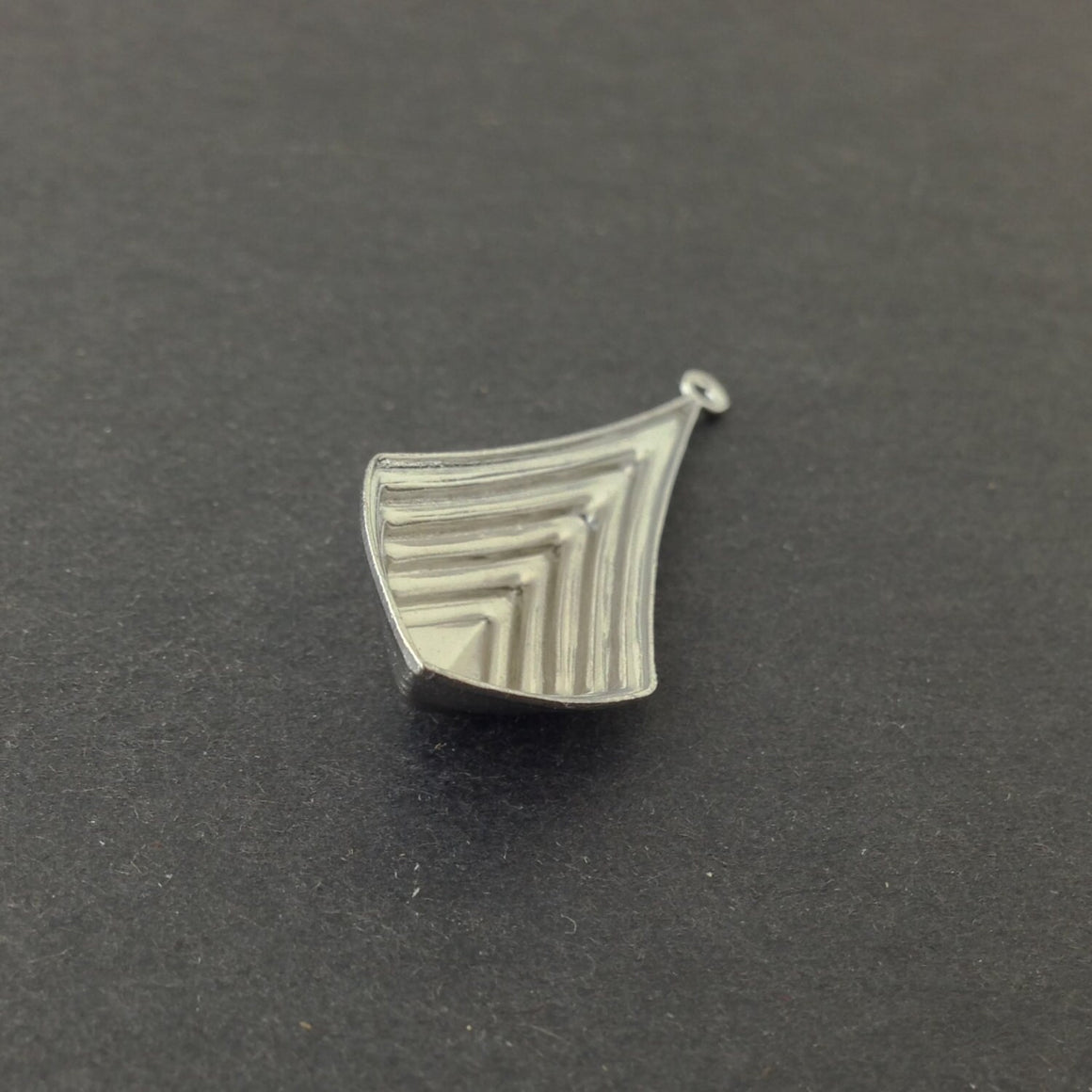 Silver Plated Raised Ribbed Pointed Pendant Drop (4) mtl065P