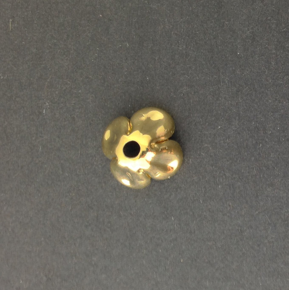 Gold Plated Rounded 4 Petal Bead Cap (8) mtl072B