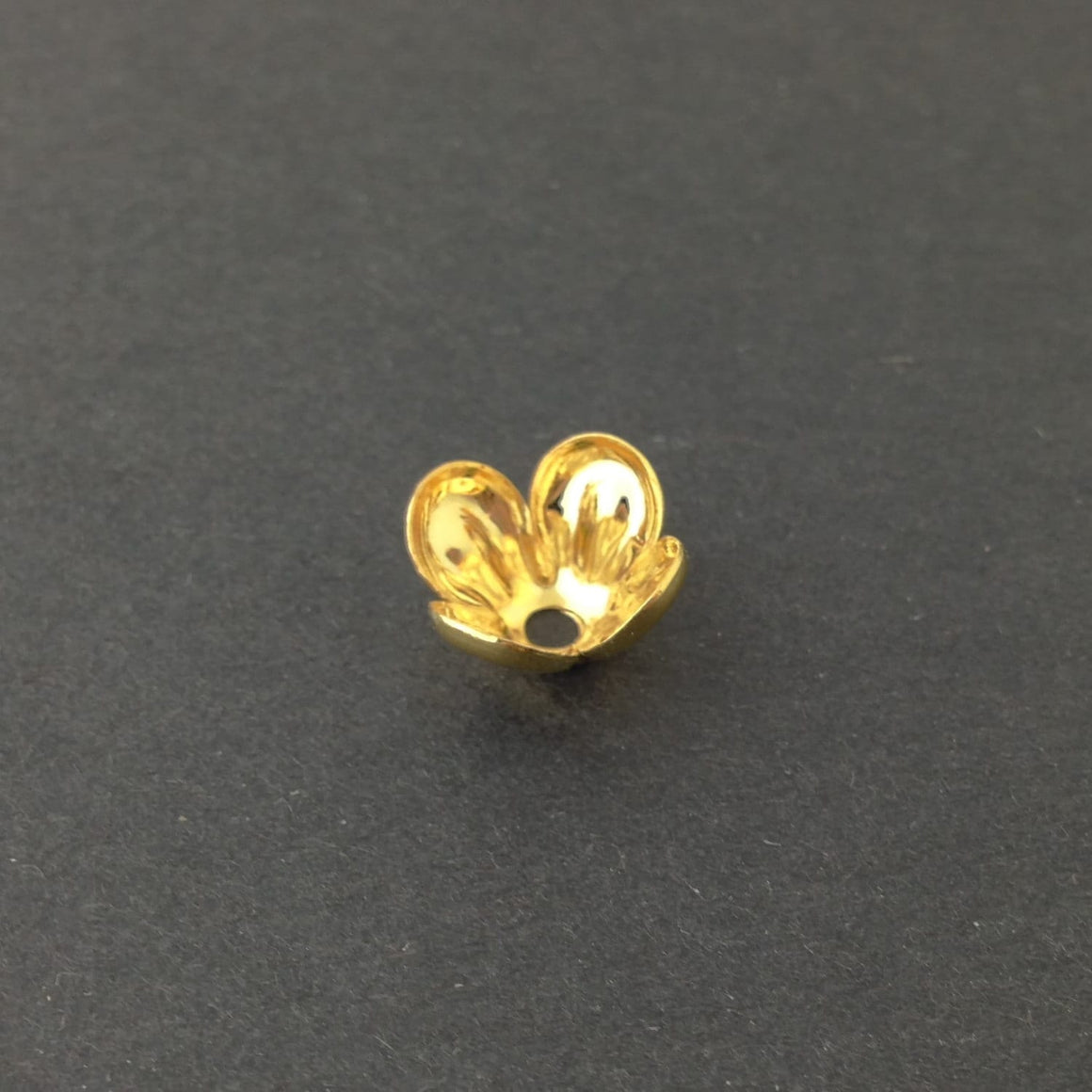 Gold Plated Rounded 4 Petal Bead Cap (8) mtl072B