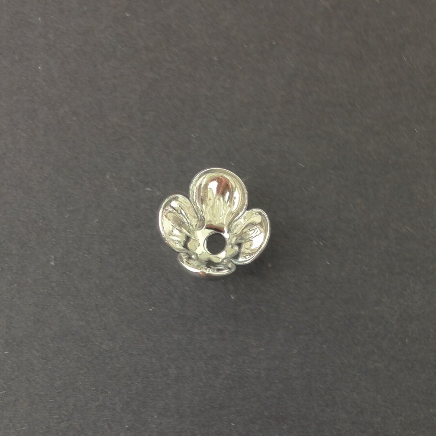 Silver Plated Rounded 4 Petal Bead Cap 12mm (8) mtl072A