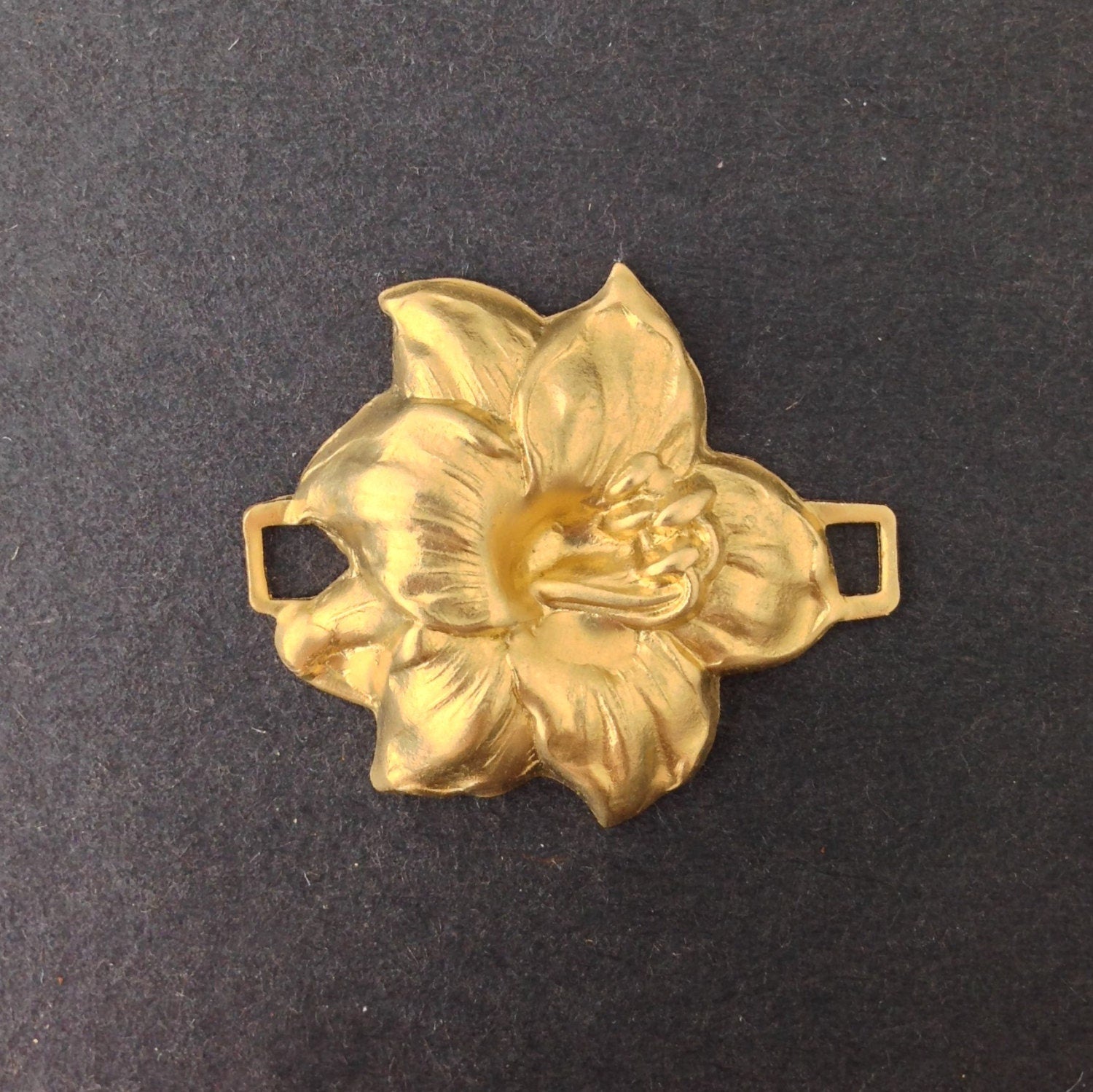 Raw Brass Flower Stamping Connector Pendant 28mm (2) mtl074