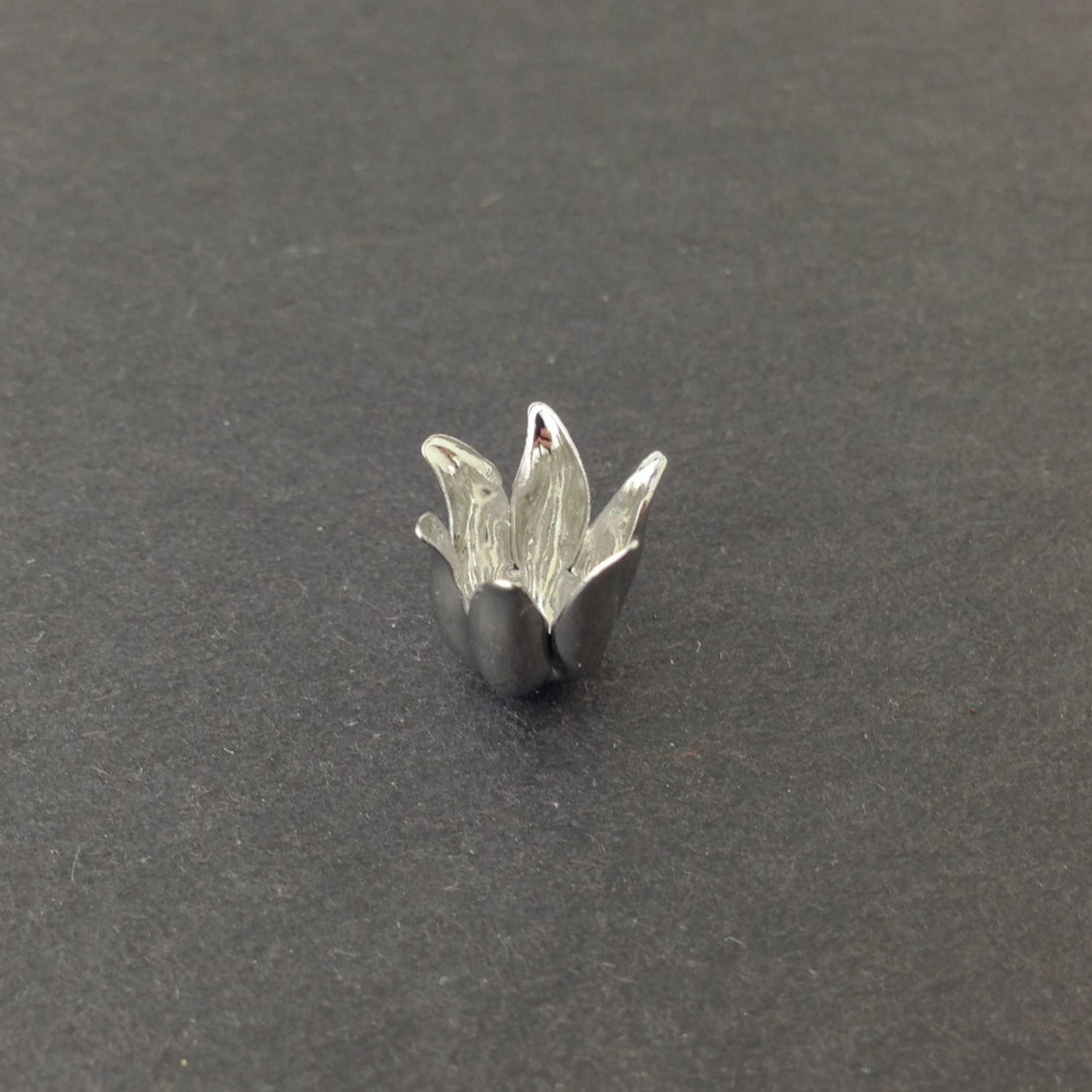 Silver Plated 6 Wavy Petal Flower Bead Cap 10mm (8) mtl073A