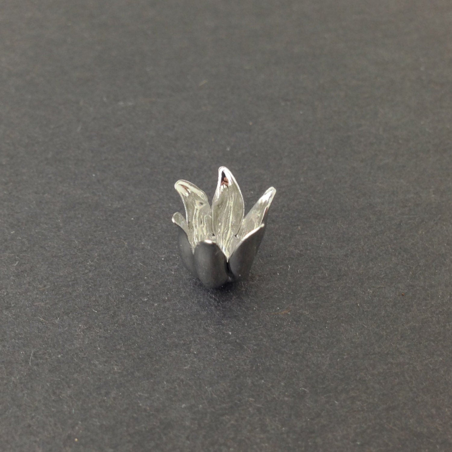 Silver Plated 6 Wavy Petal Flower Bead Cap 10mm (8) mtl073A