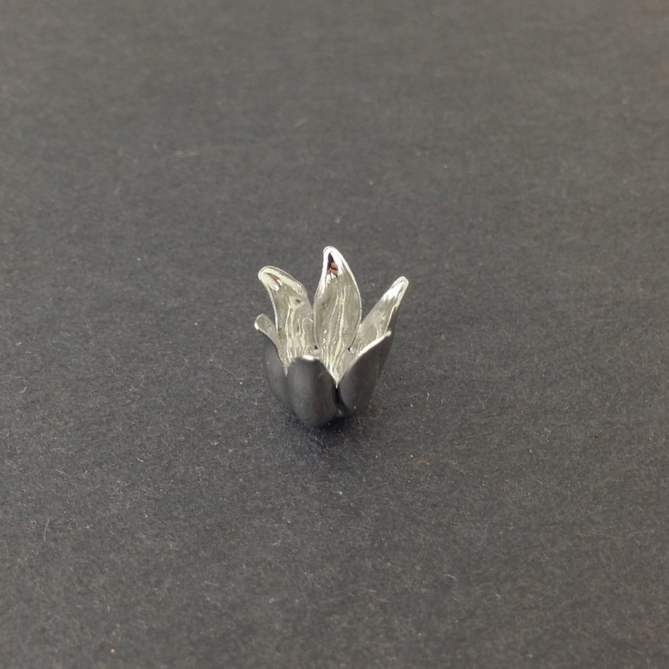 Silver Plated 6 Wavy Petal Flower Bead Cap 10mm (8) mtl073A
