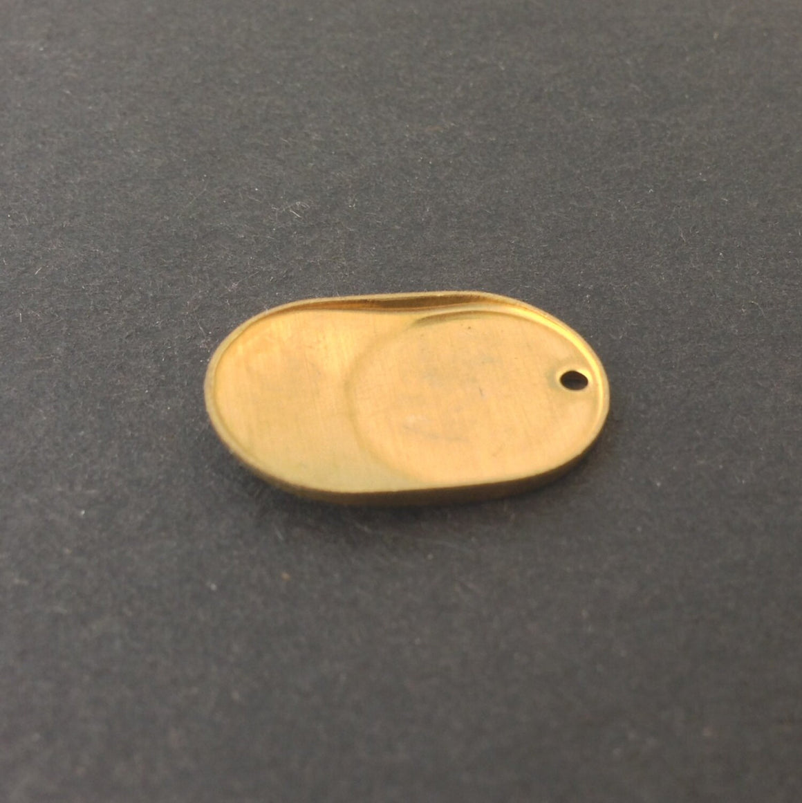 1 Hole Raw Brass Geometric Circle Charms Drops 21x14mm (6) mtl076B