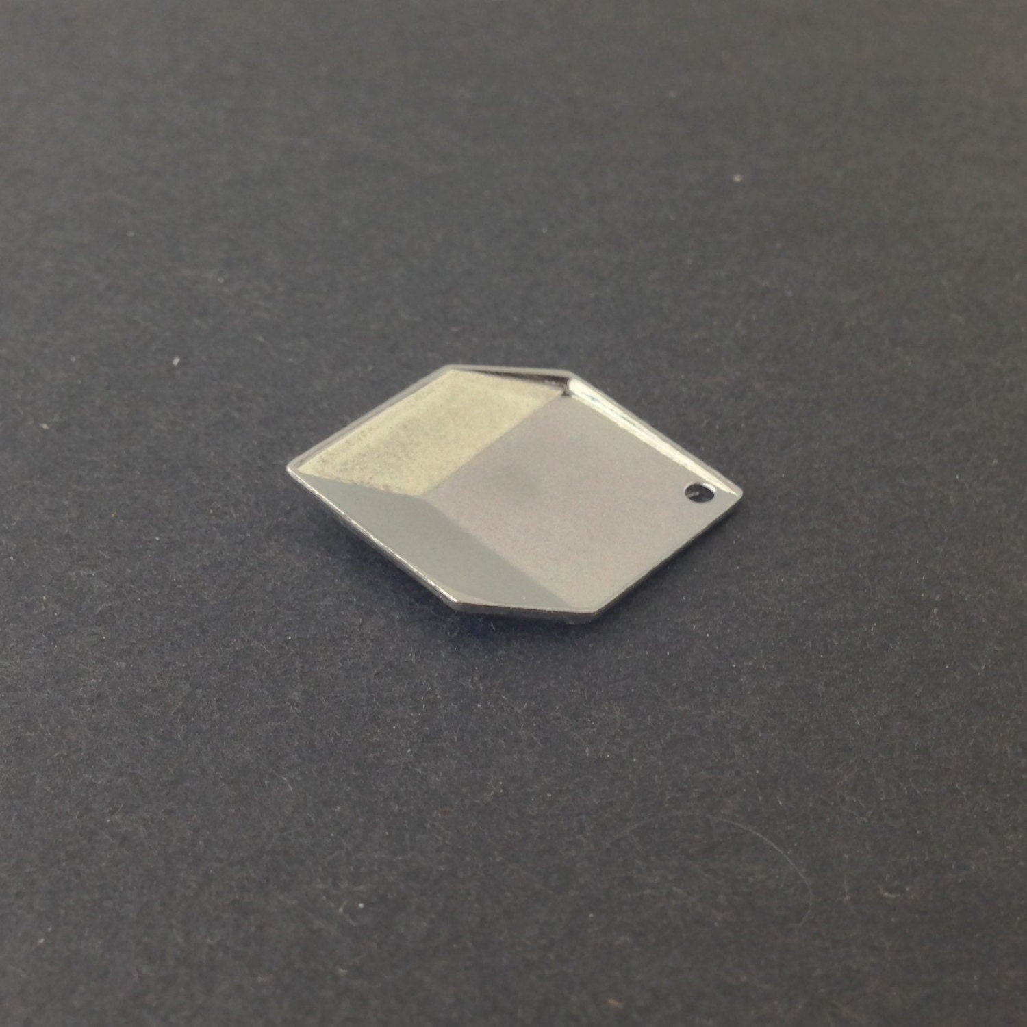 1 Hole Silver Plated Geometric Square Charms Drops 22x16mm (6) mtl076D