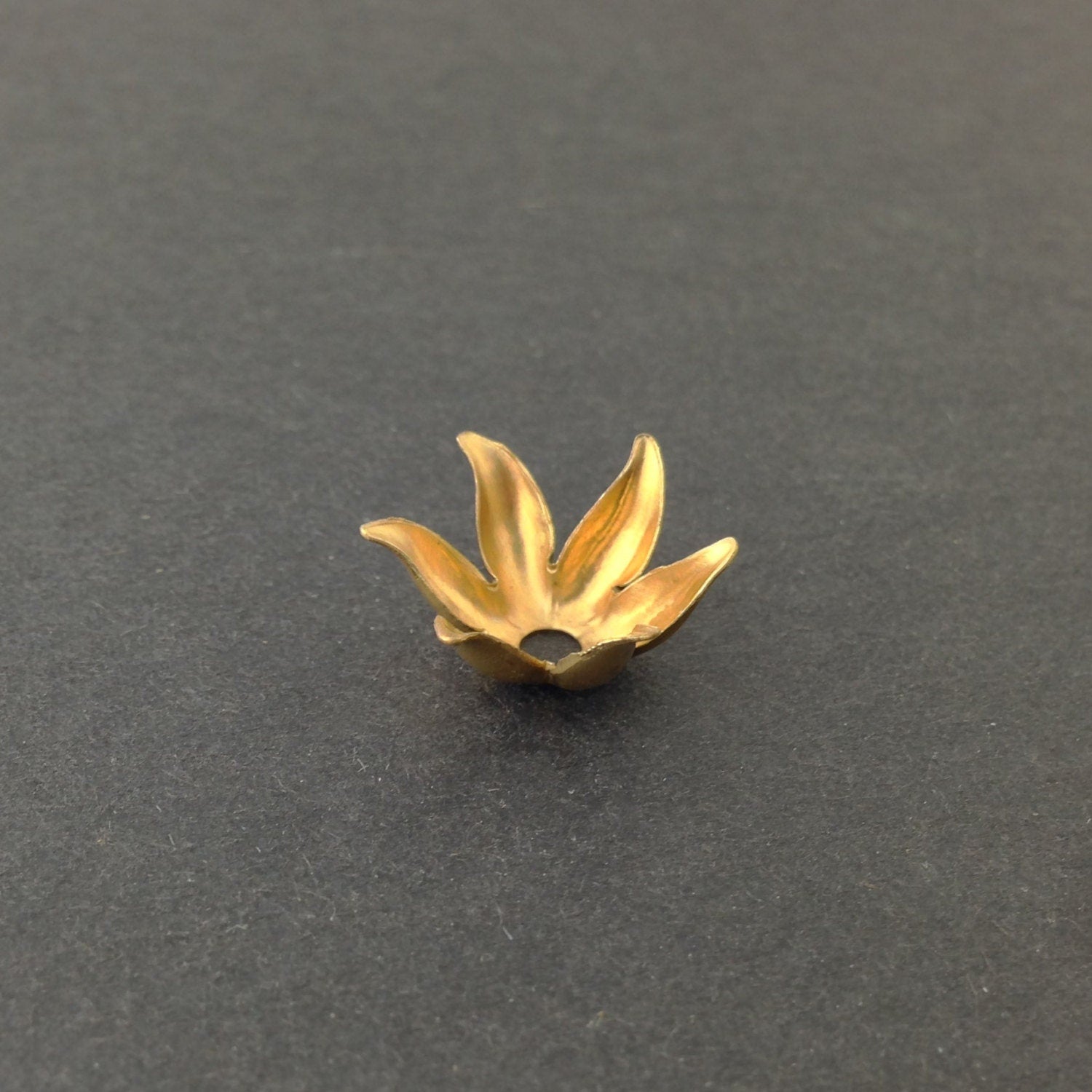 Raw Brass 6 Petal Flower Bead Cap (8) mtl071