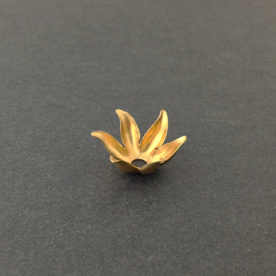Raw Brass 6 Petal Flower Bead Cap (8) mtl071