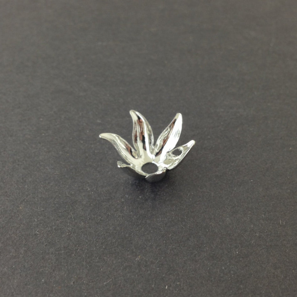 Silver Plated 6 Petal Flower Bead Cap (8) mtl071A