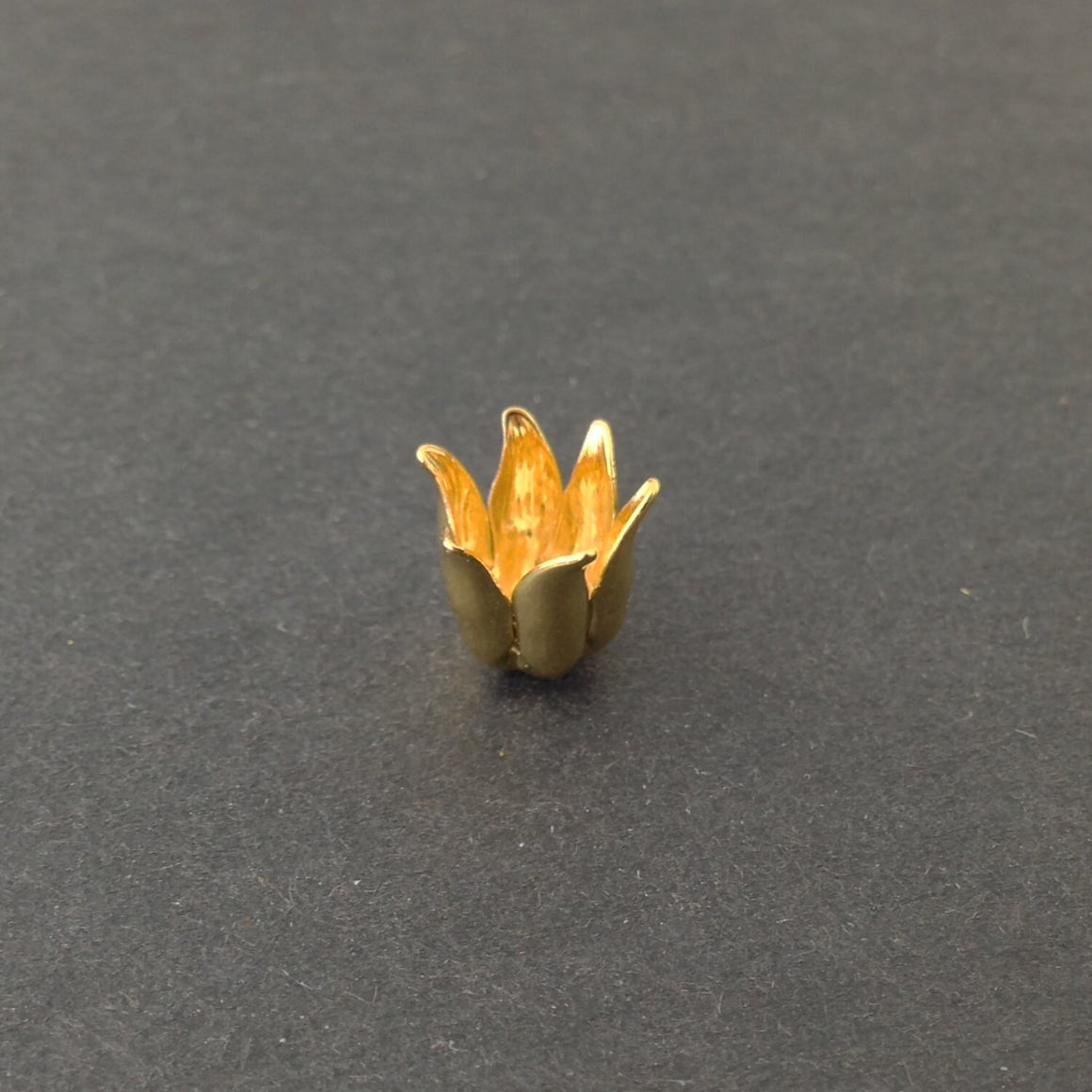 Gold Plated 6 Wavy Petal Flower Bead Cap 10mm (8) mtl073B
