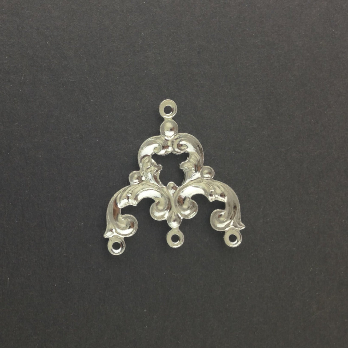 4 Loop Silver Plated Brass Scrolled Chandelier Pendant Findings 23x22mm (4) mtl084A