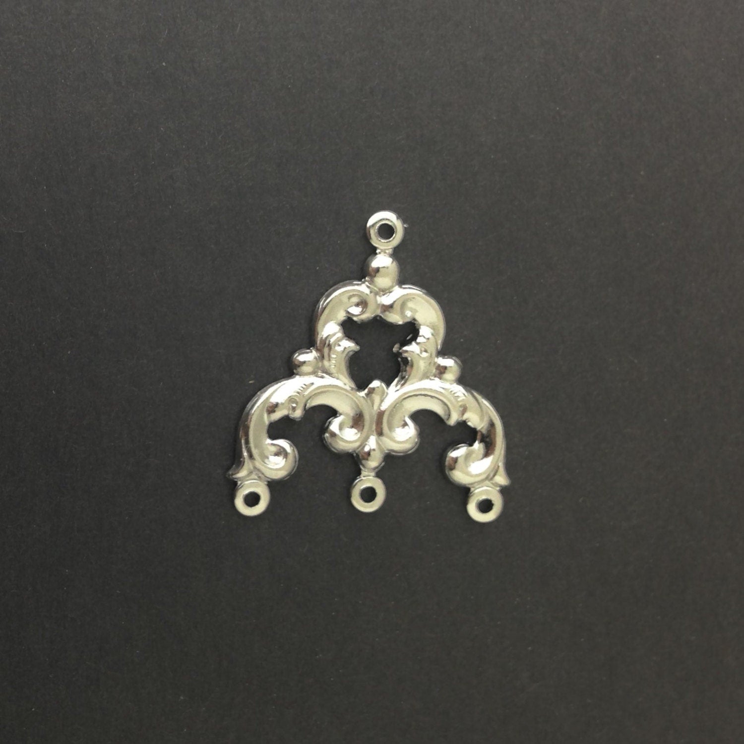 4 Loop Silver Plated Brass Scrolled Chandelier Pendant Findings 23x22mm (4) mtl084A