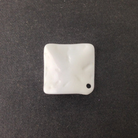 Vintage White Etched Square Wavy Acrylic Pendants 20mm (4) pnd149H
