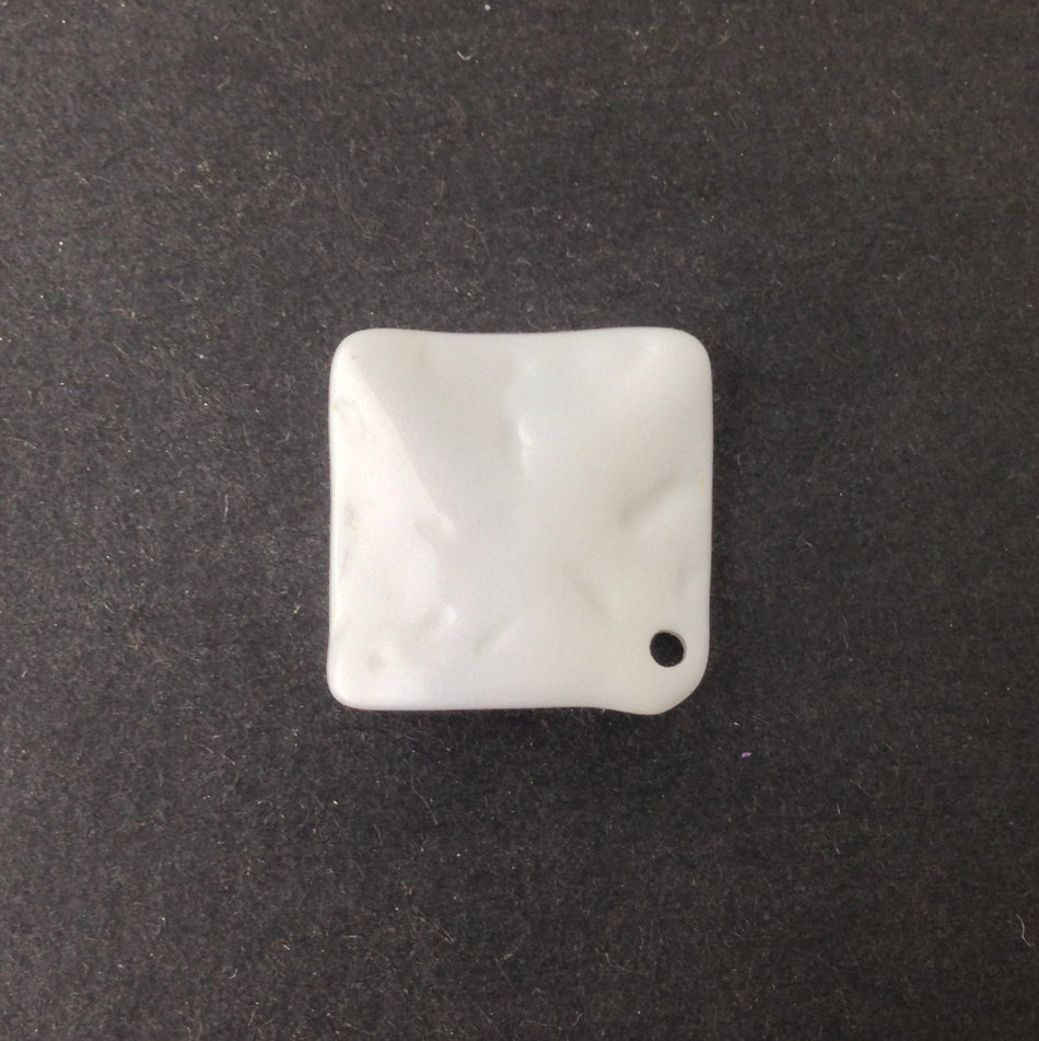 Vintage White Etched Square Wavy Acrylic Pendants 20mm (4) pnd149H