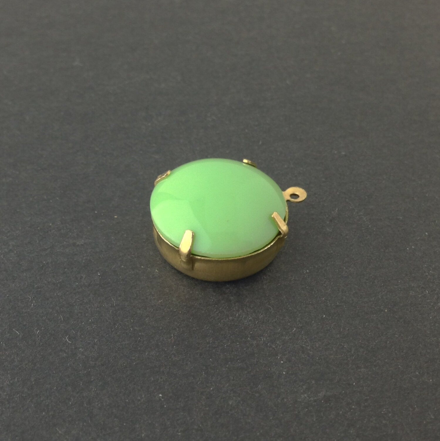 Vintage Opaque Green Glass Stones in 1 Loop Brass Settings 20mm (1) rnd015B