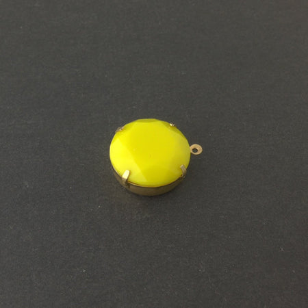 Vintage Opaque Yellow Faceted Glass Stone 1 Loop Brass Setting 20mm (1) rnd016A