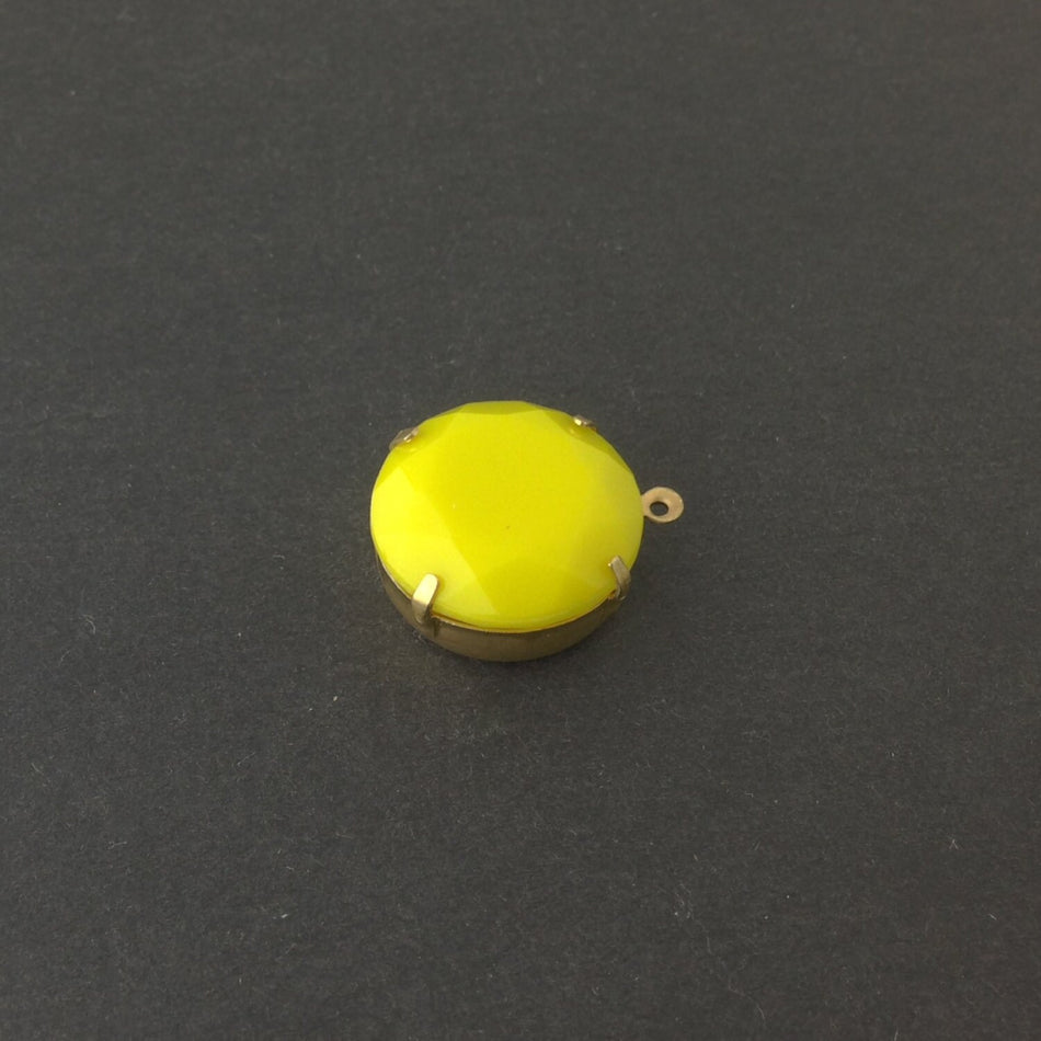 Vintage Opaque Yellow Faceted Glass Stone 1 Loop Brass Setting 20mm (1) rnd016A