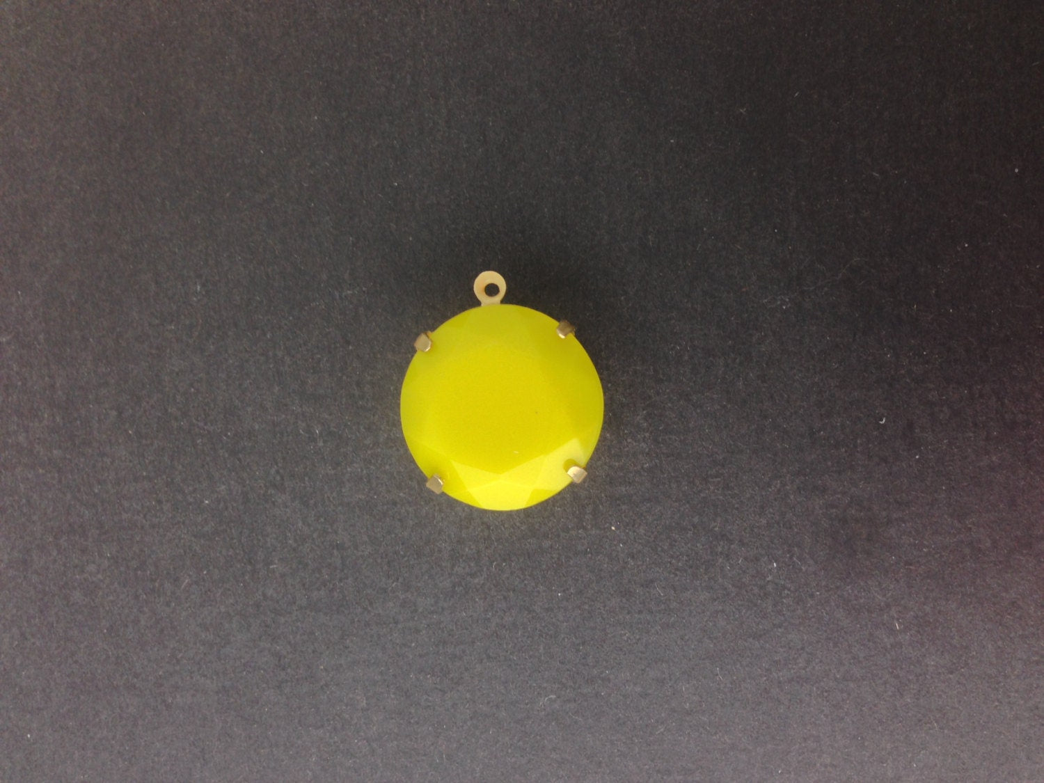 Vintage Opaque Yellow Faceted Glass Stone 1 Loop Brass Setting 20mm (1) rnd016A