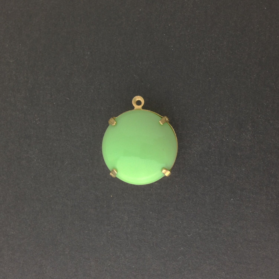 Vintage Opaque Green Glass Stones in 1 Loop Brass Settings 20mm (1) rnd015B