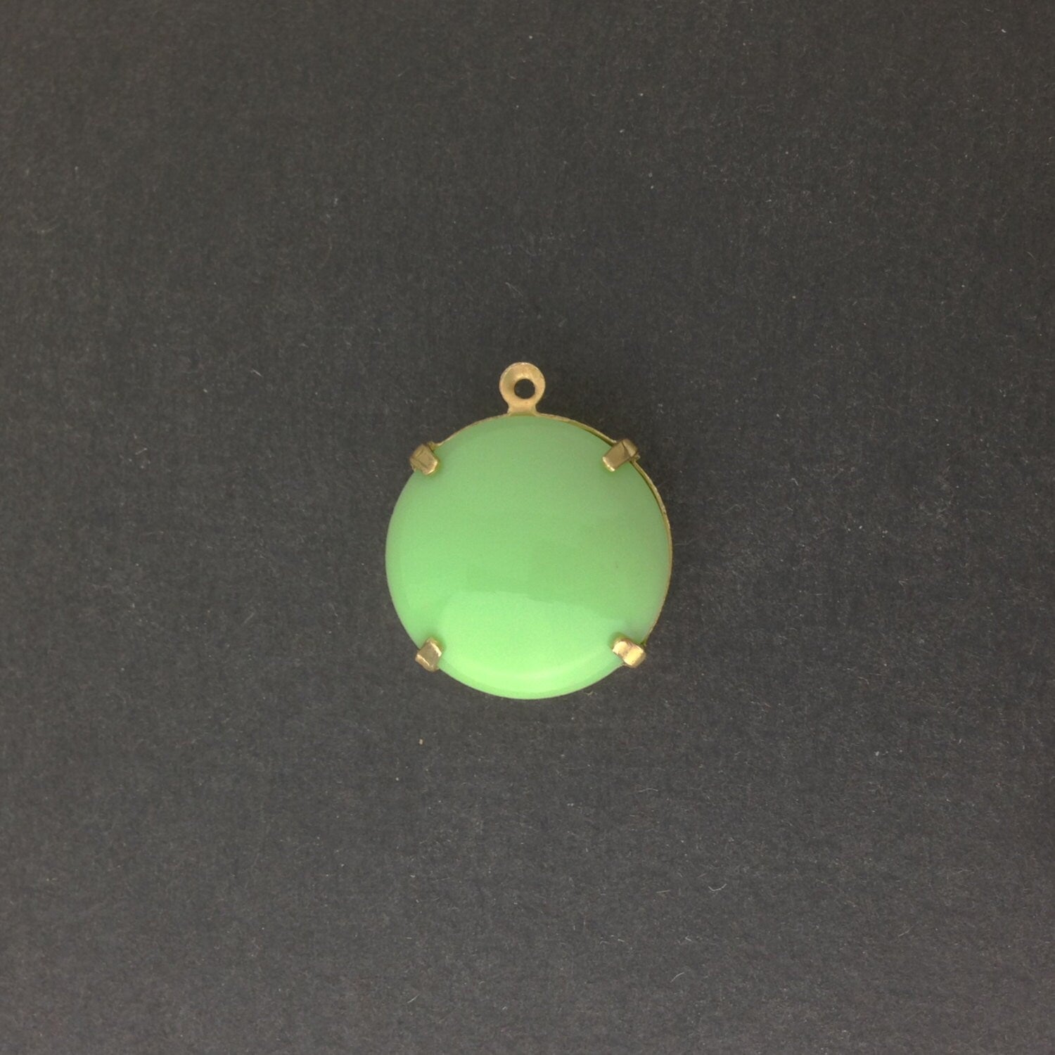 Vintage Opaque Green Glass Stones in 1 Loop Brass Settings 20mm (1) rnd015B