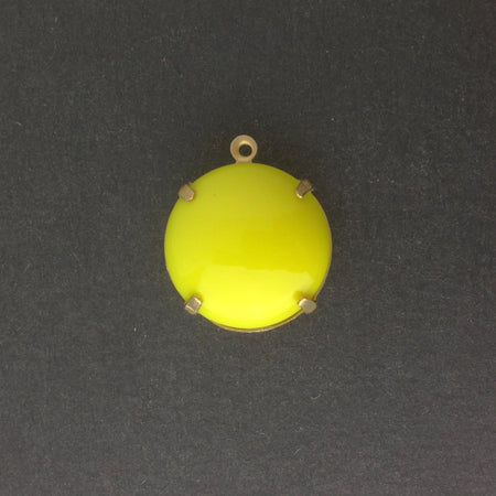 Vintage Opaque Yellow Glass Stones 1 Loop Brass Settings 20mm (1) rnd015C