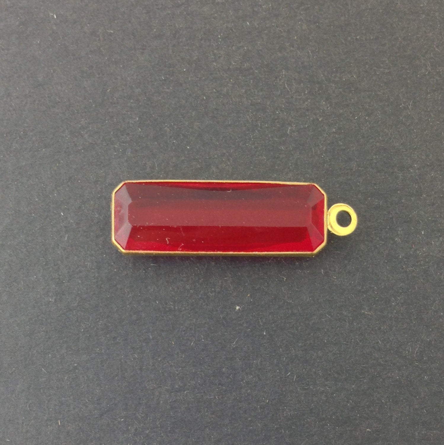 1 Loop Vintage Ruby Acrylic Faceted Channel Set Rectangle Drops 8x25mm (6) chr068W