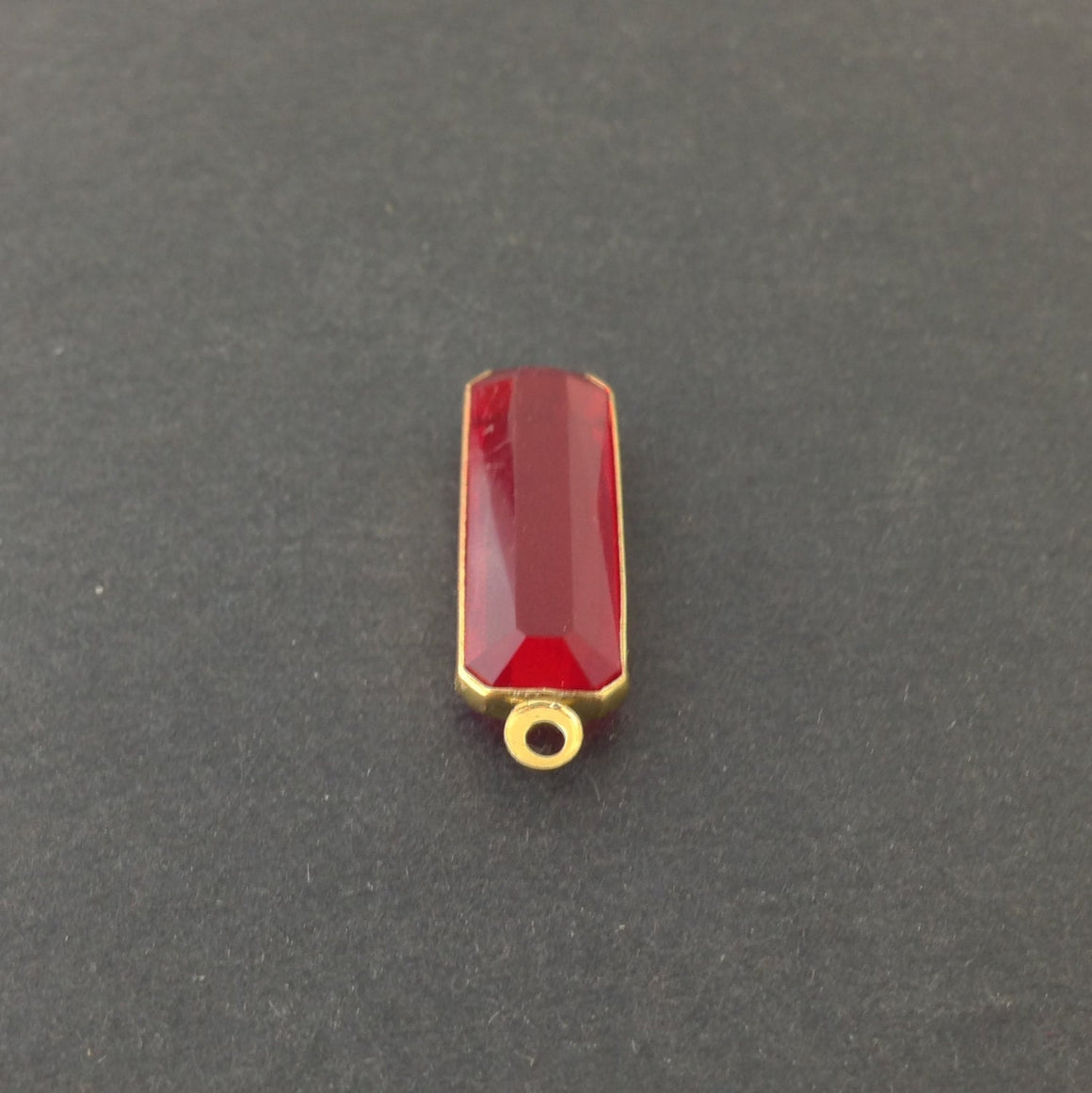 1 Loop Vintage Ruby Acrylic Faceted Channel Set Rectangle Drops 8x25mm (6) chr068W