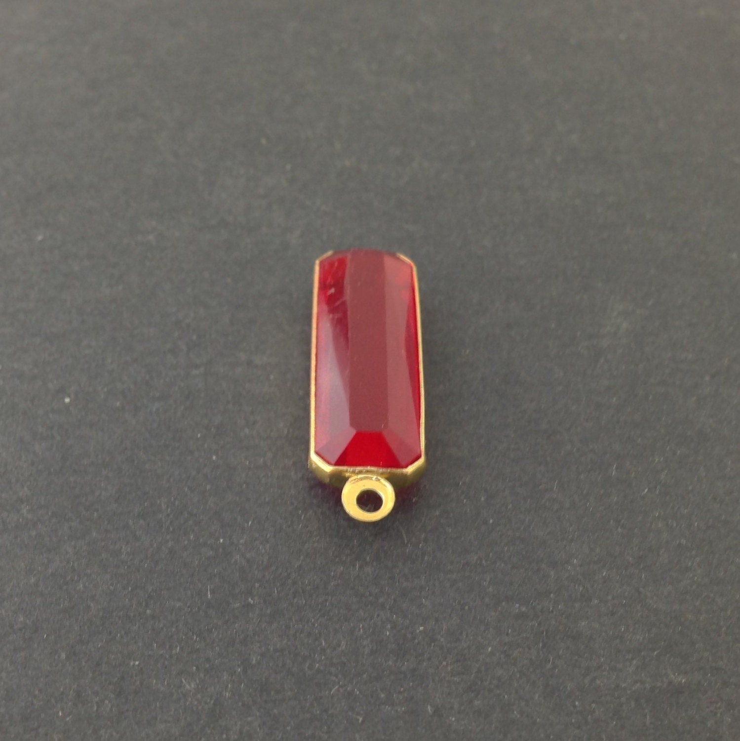 1 Loop Vintage Ruby Acrylic Faceted Channel Set Rectangle Drops 8x25mm (6) chr068W