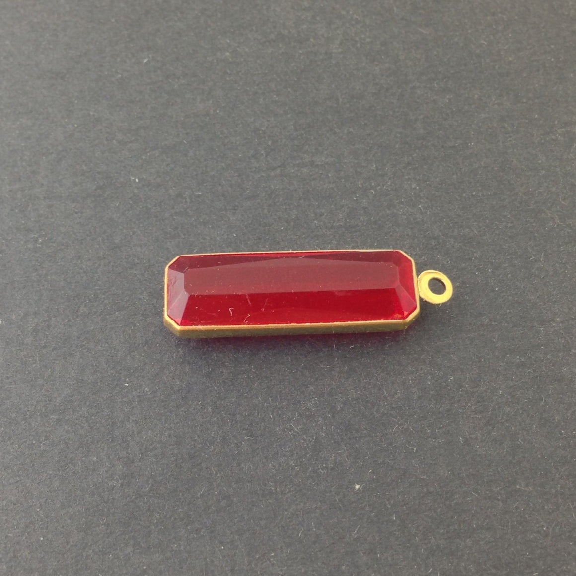 1 Loop Vintage Ruby Acrylic Faceted Channel Set Rectangle Drops 8x25mm (6) chr068W