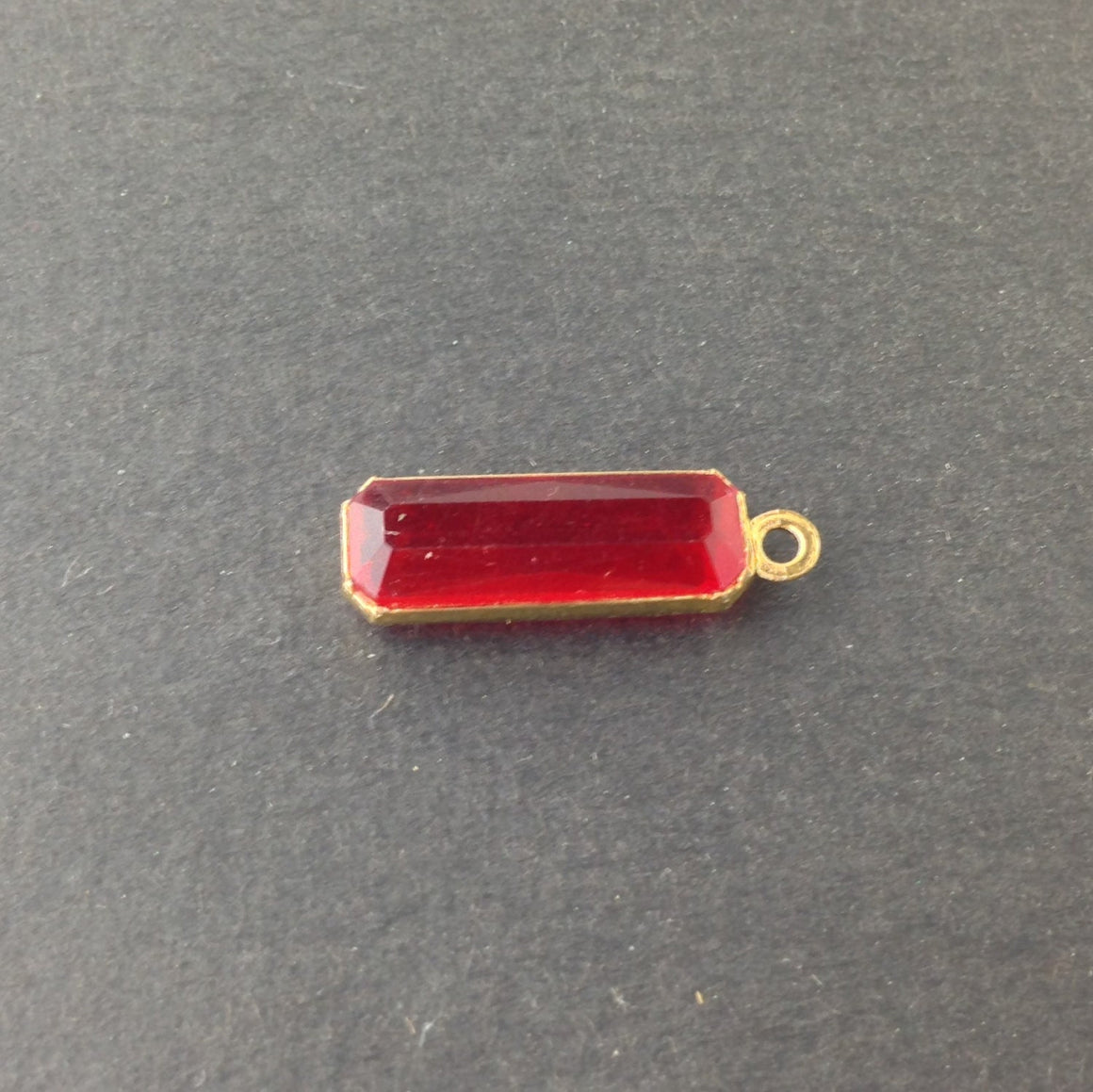 1 Loop Vintage Ruby Acrylic Faceted Channel Set Rectangle Drops 8x20mm (6) chr068Y