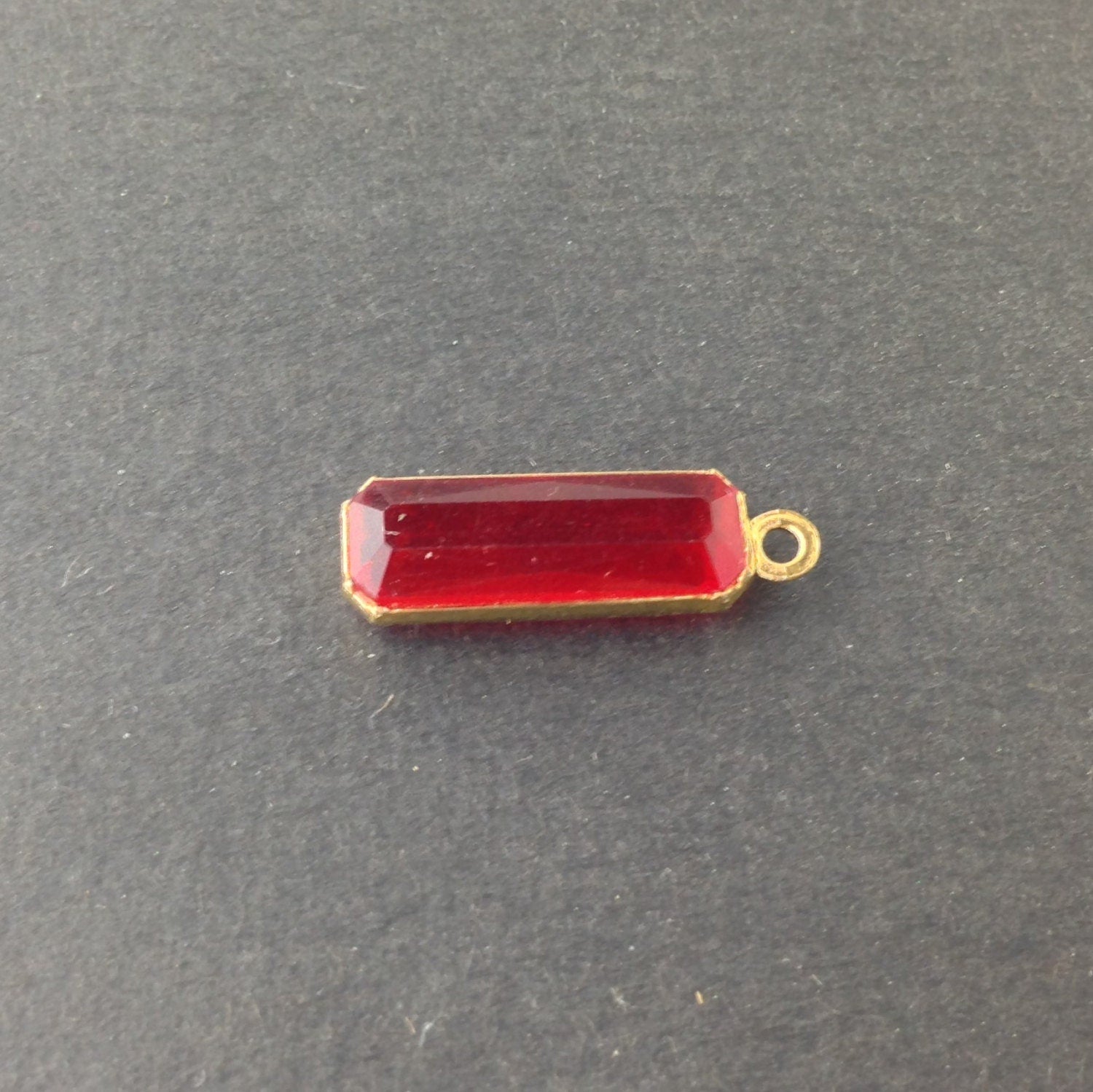 1 Loop Vintage Ruby Acrylic Faceted Channel Set Rectangle Drops 8x20mm (6) chr068Y