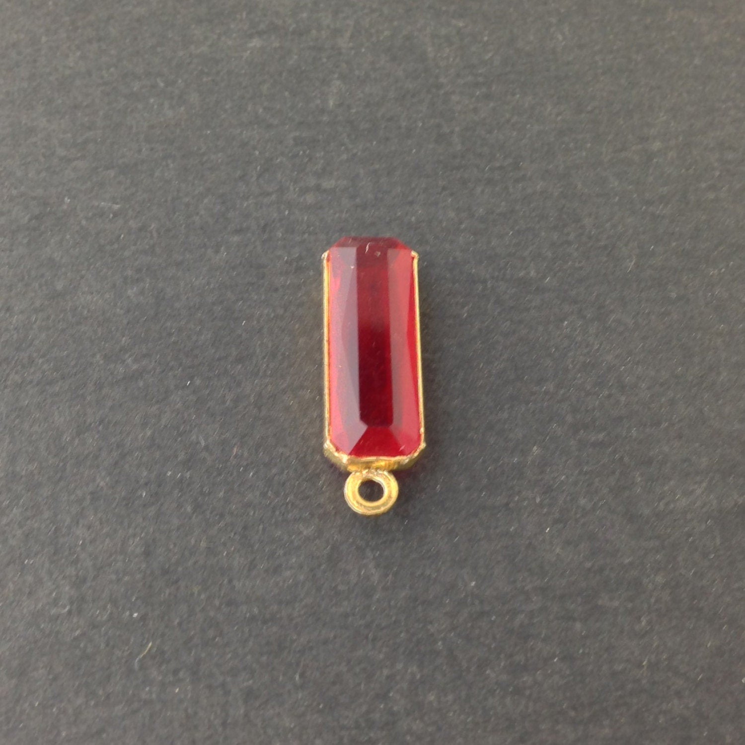 1 Loop Vintage Ruby Acrylic Faceted Channel Set Rectangle Drops 8x20mm (6) chr068Y