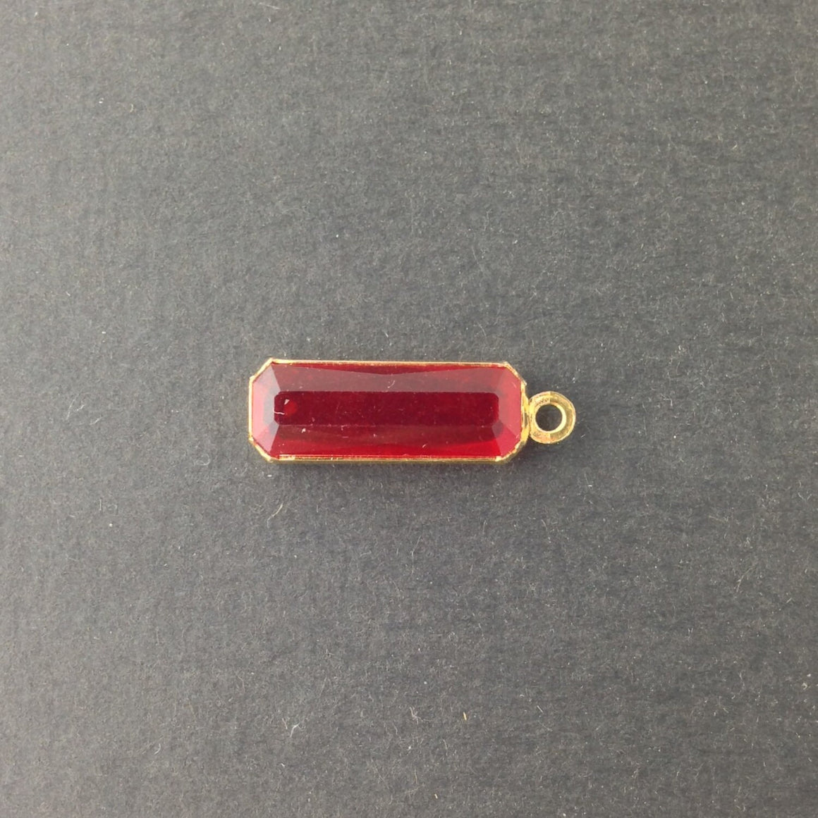 1 Loop Vintage Ruby Acrylic Faceted Channel Set Rectangle Drops 8x20mm (6) chr068Y