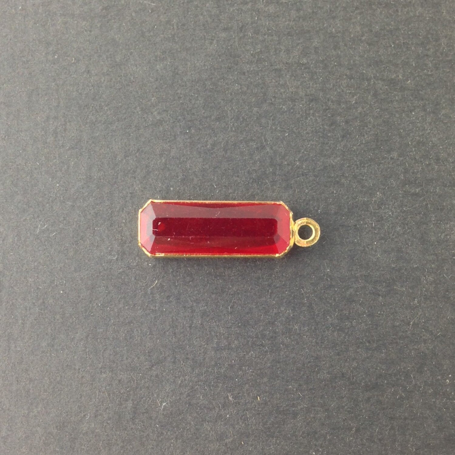 1 Loop Vintage Ruby Acrylic Faceted Channel Set Rectangle Drops 8x20mm (6) chr068Y