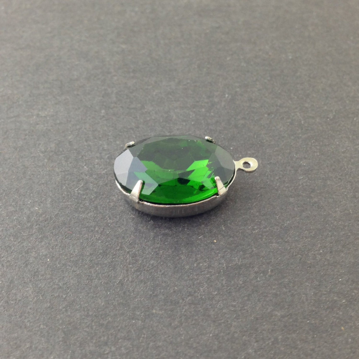 Vintage Faceted Turmalin Green Glass Stone in 1 Loop Silver Plated Setting 18x13mm ovl004D