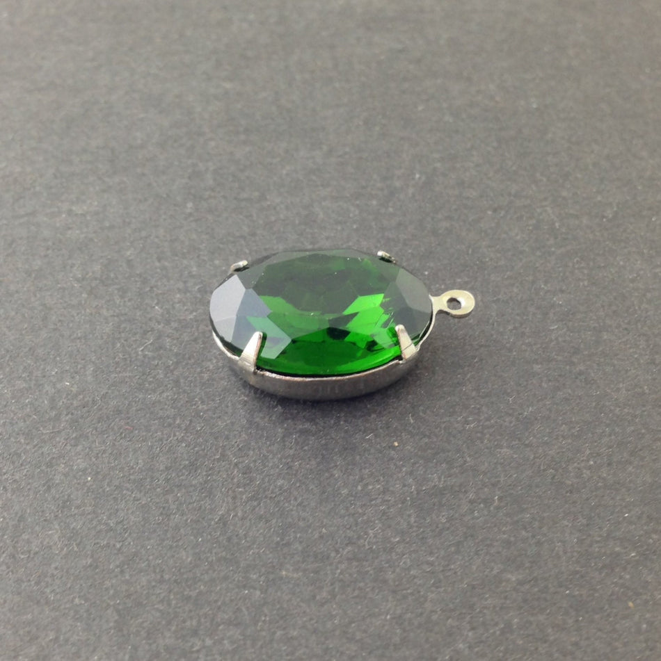 Vintage Faceted Turmalin Green Glass Stone in 1 Loop Silver Plated Setting 18x13mm ovl004D