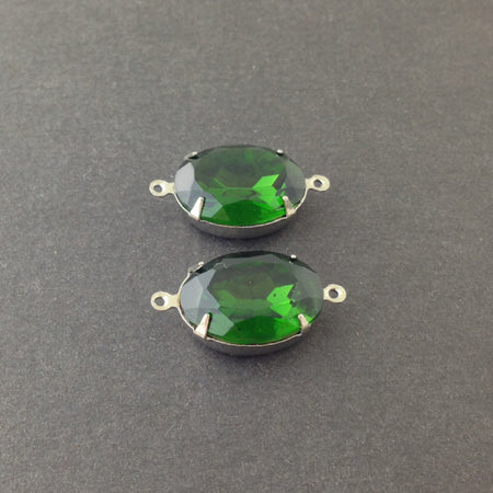 Vintage Faceted Turmalin Green Glass Stone in 2 Loop Silver Plated Setting ovl004D2