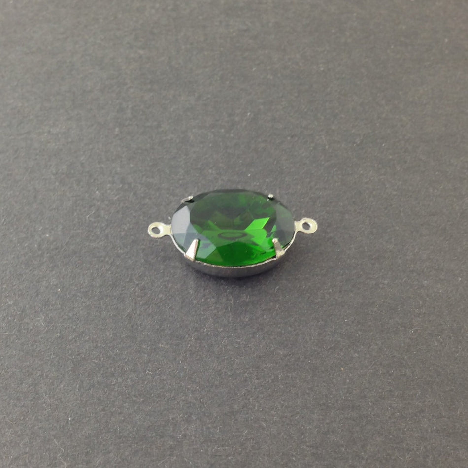 Vintage Faceted Turmalin Green Glass Stone in 2 Loop Silver Plated Setting ovl004D2