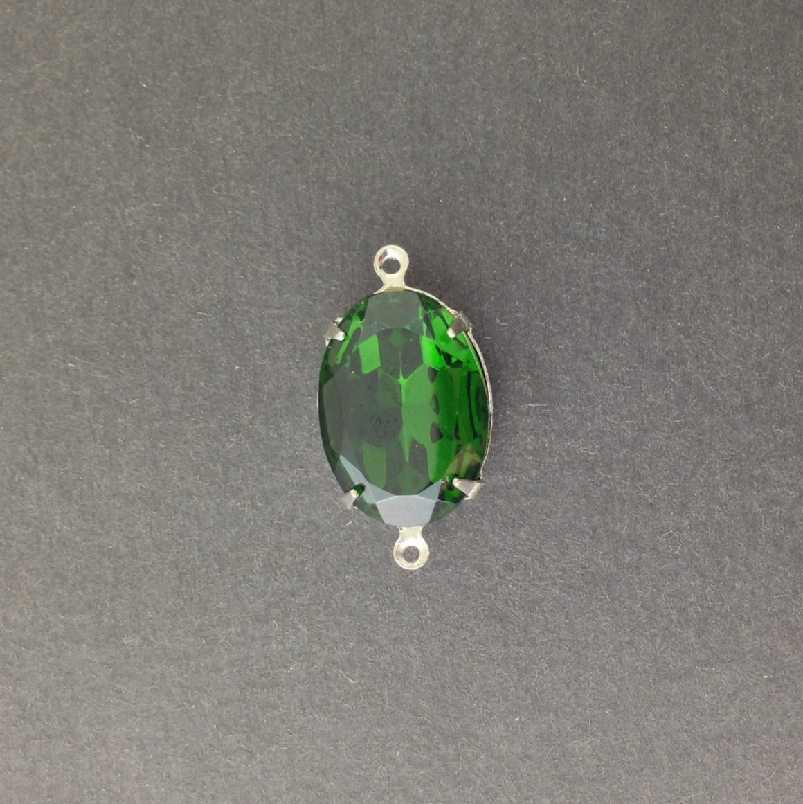 Vintage Faceted Turmalin Green Glass Stone in 2 Loop Silver Plated Setting ovl004D2