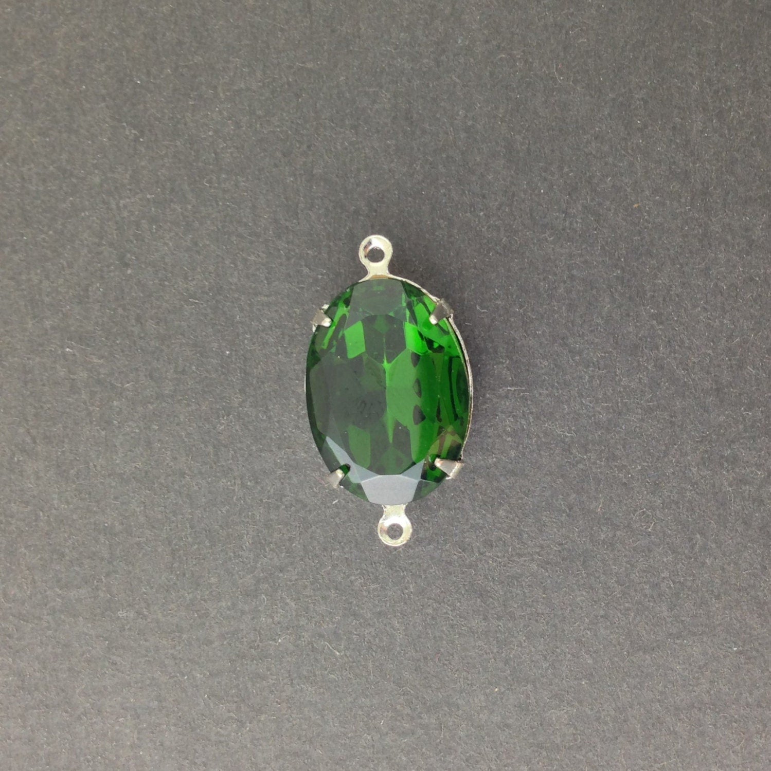 Vintage Faceted Turmalin Green Glass Stone in 2 Loop Silver Plated Setting ovl004D2