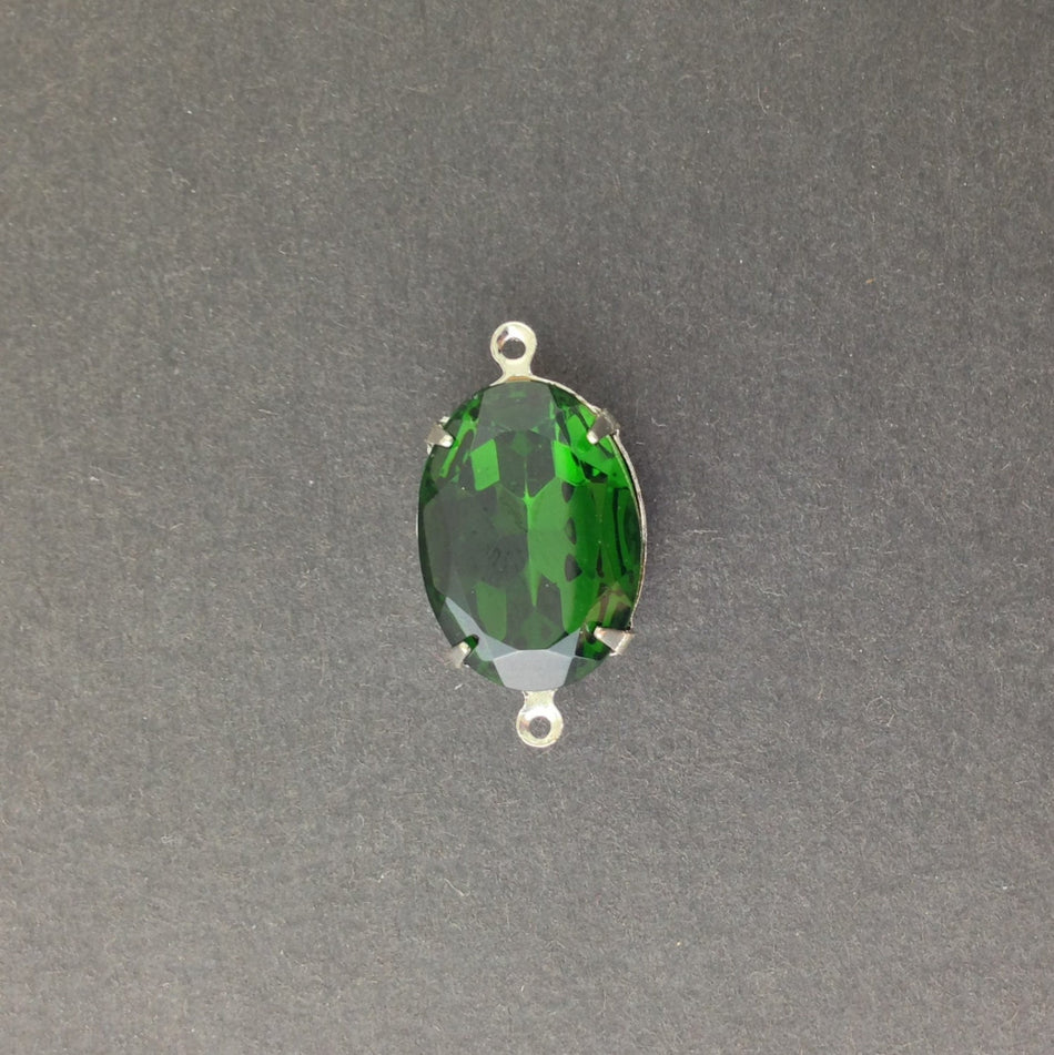 Vintage Faceted Turmalin Green Glass Stone in 2 Loop Silver Plated Setting ovl004D2