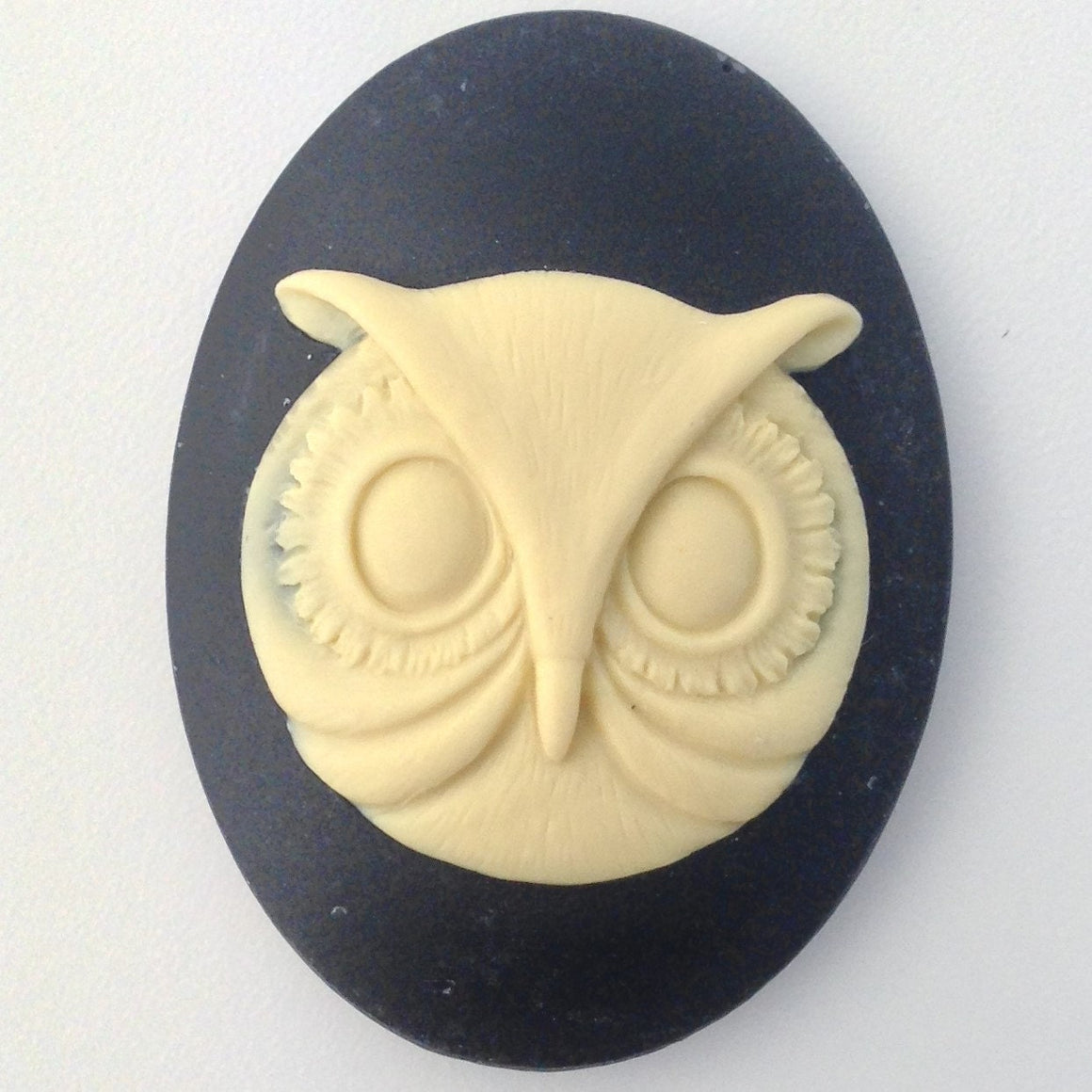 Ivory Owl Face on Black Cameo Acrylic Cabochons 40x30mm (2) cab842G