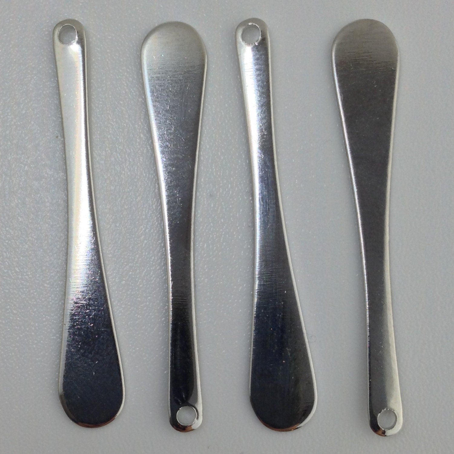 Silver Plated Long Rounded Teardrop Pendant Drops (6) mtl373F