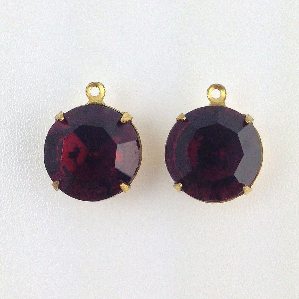 Vintage Garnet Faceted Glass Stones 1 Loop Brass Settings 15mm (2) rnd012Q