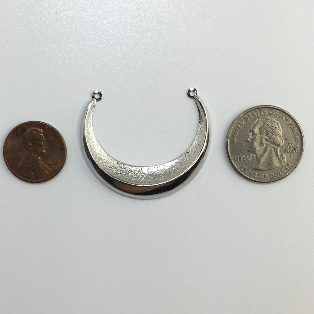2 Loop Large Silver Plated Dapped Crescent Pendant Link (4) mtl083C