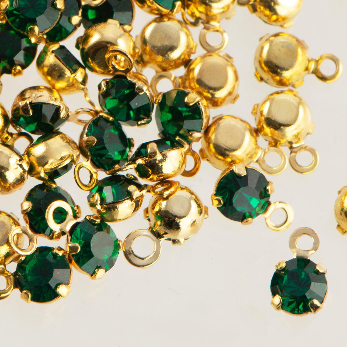 19ss Emerald Faceted Glass Round Stone in 1 Loop Gold Setting (8)
