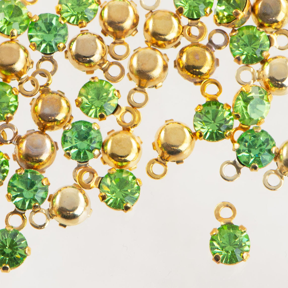 19ss Peridot Faceted Glass Round Stone in 1 Loop Gold Setting (8)