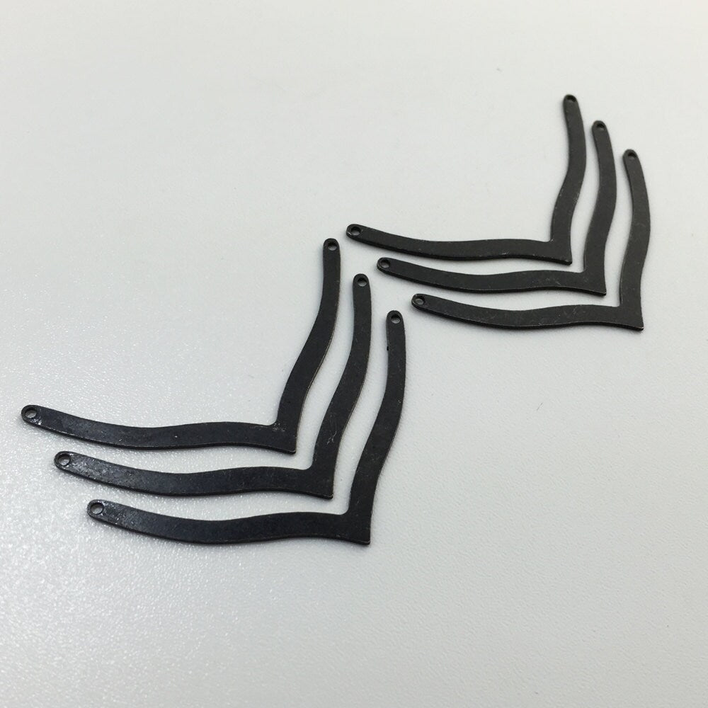 2 Hole Matte Black Plated V Connector Pendants Type A (6) mtl045K