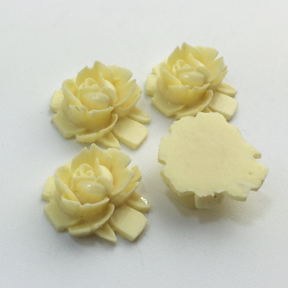 Vintage Style Creamy Ivory Rosebud Rose Cabochons 18mm (4) cab266B